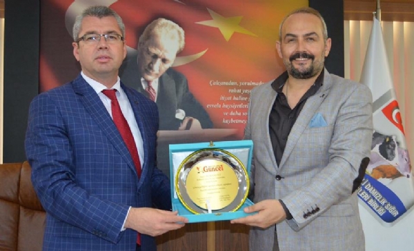 Gncel Gazetesinden Bakanmza Plaket